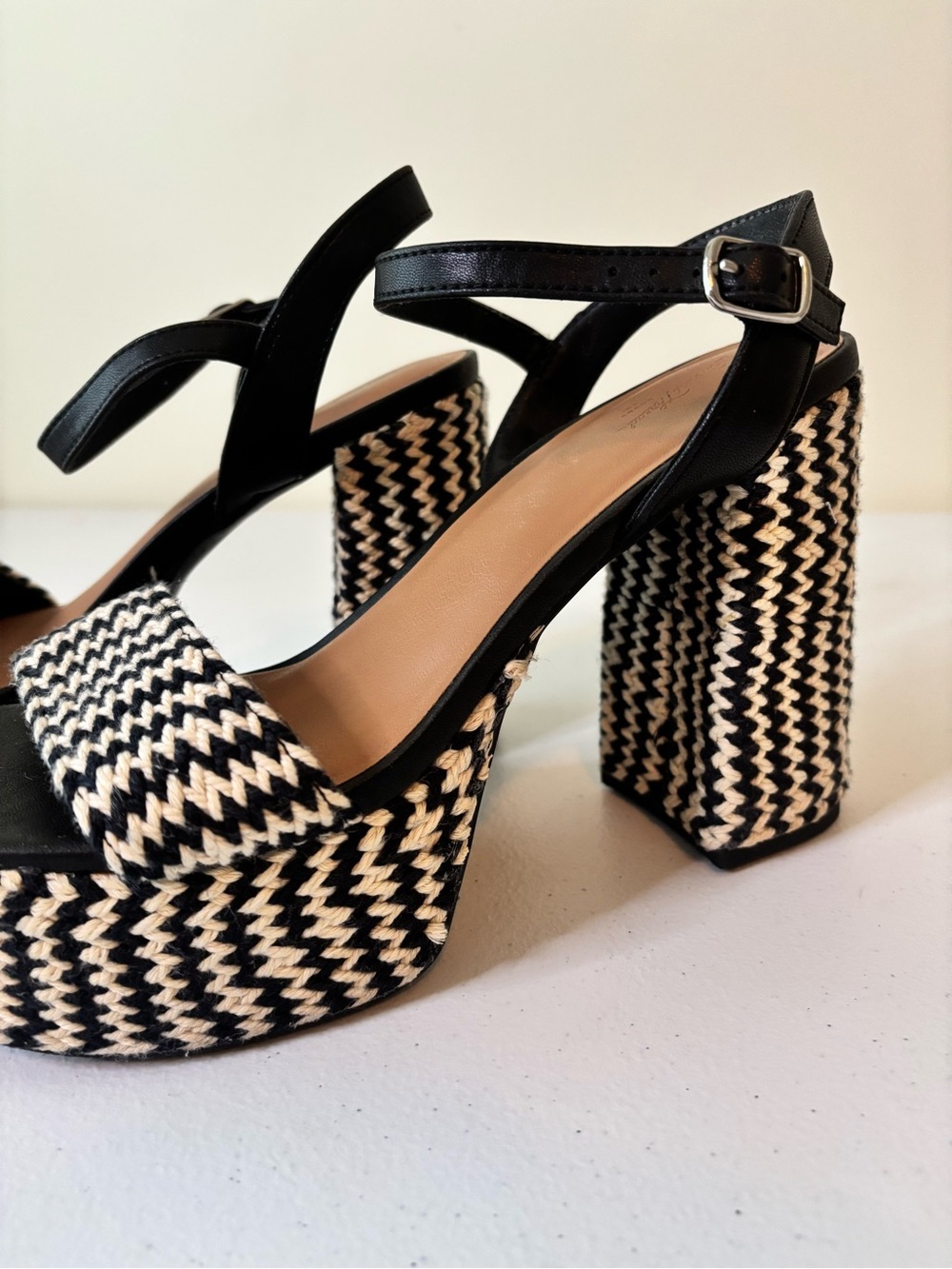 Universal Thread Black & White Woven Platform Sandals - Picture 9 of 9